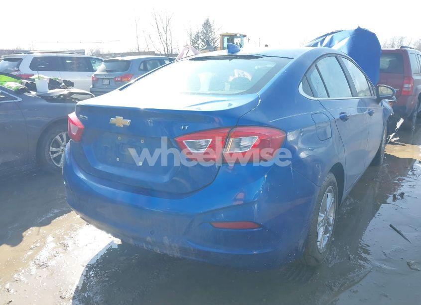 Photo 4 of 2018 Chevrolet Cruze LT AUTO (VIN 1G1BE5SMXJ7205561)