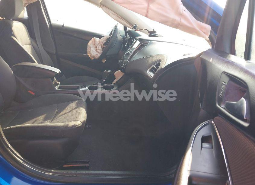Photo 5 of 2018 Chevrolet Cruze LT AUTO (VIN 1G1BE5SMXJ7205561)