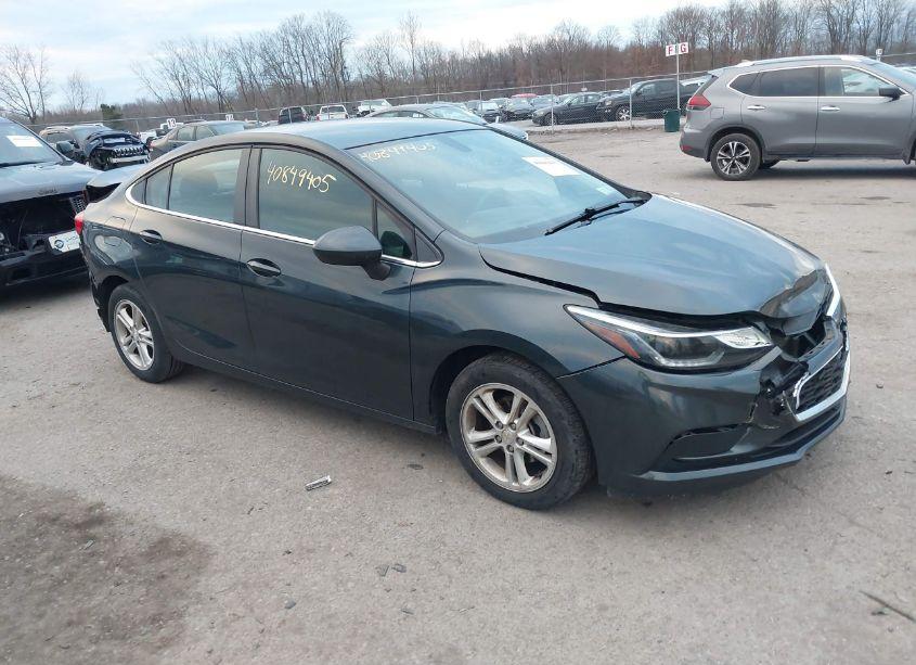 2018 Chevrolet Cruze LT AUTO (VIN 1G1BE5SMXJ7211165) main photo
