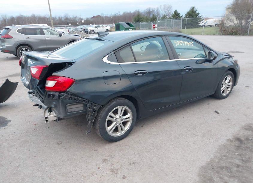 Photo 4 of 2018 Chevrolet Cruze LT AUTO (VIN 1G1BE5SMXJ7211165)