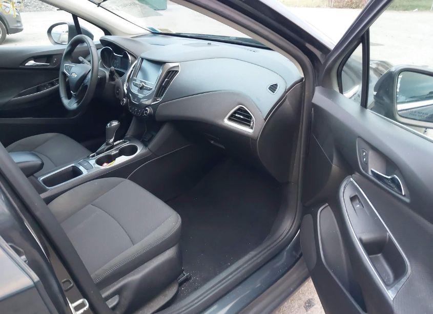 Photo 5 of 2018 Chevrolet Cruze LT AUTO (VIN 1G1BE5SMXJ7211165)