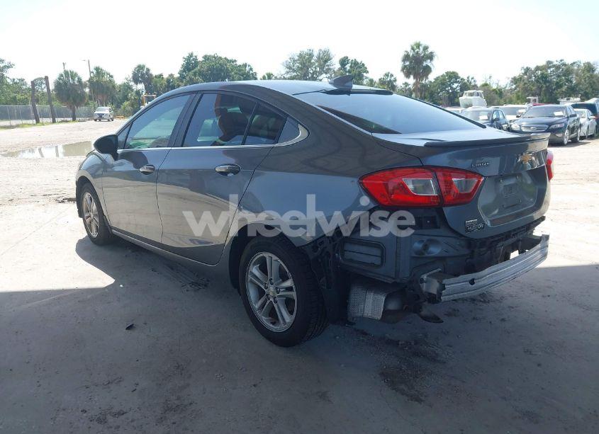 Photo 3 of 2018 Chevrolet Cruze LT AUTO (VIN 1G1BE5SMXJ7213837)