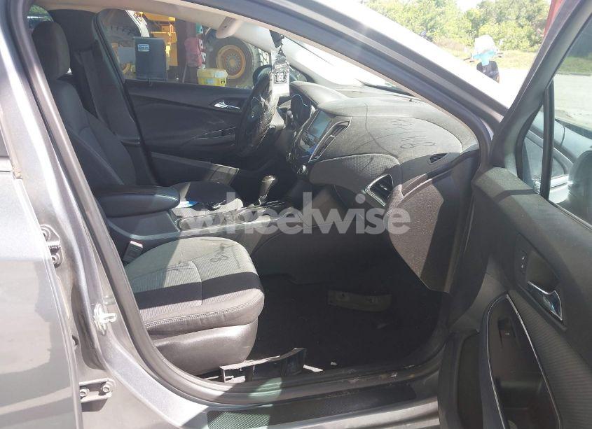 Photo 5 of 2018 Chevrolet Cruze LT AUTO (VIN 1G1BE5SMXJ7213837)