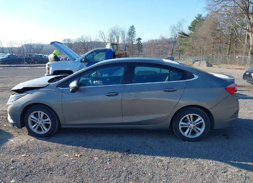 Photo 15 of 2018 Chevrolet Cruze LT AUTO (VIN 1G1BE5SMXJ7217998)