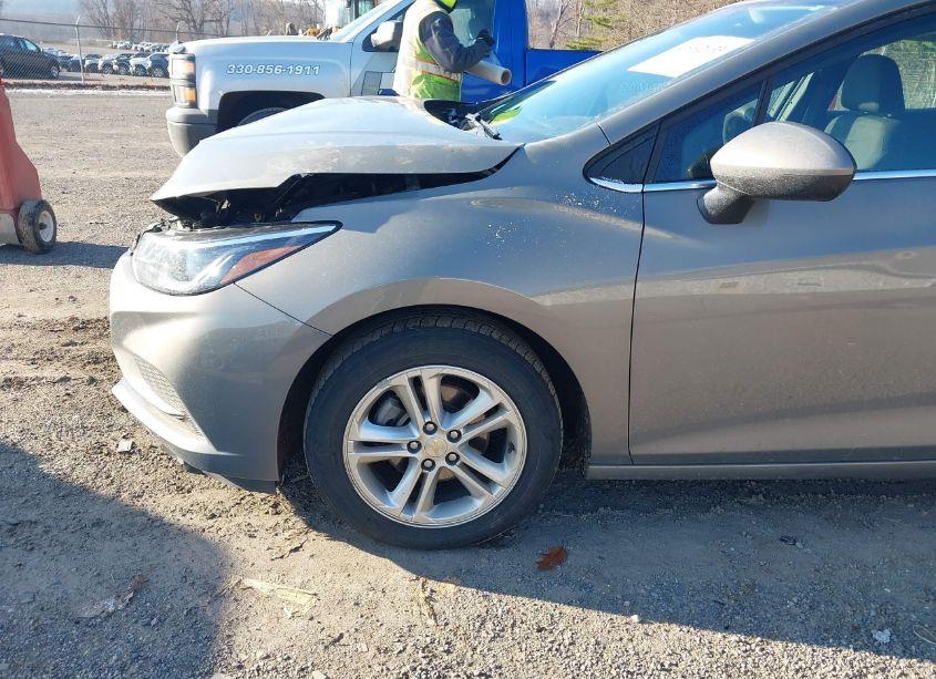 Photo 19 of 2018 Chevrolet Cruze LT AUTO (VIN 1G1BE5SMXJ7217998)