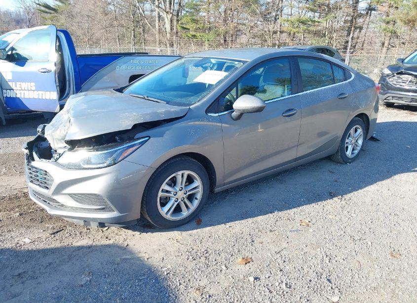 Photo 2 of 2018 Chevrolet Cruze LT AUTO (VIN 1G1BE5SMXJ7217998)