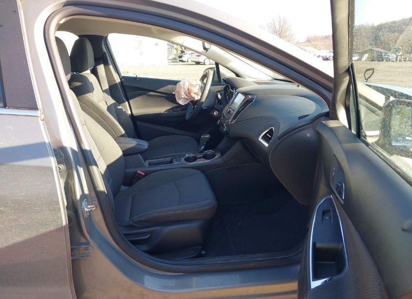 Photo 5 of 2018 Chevrolet Cruze LT AUTO (VIN 1G1BE5SMXJ7217998)