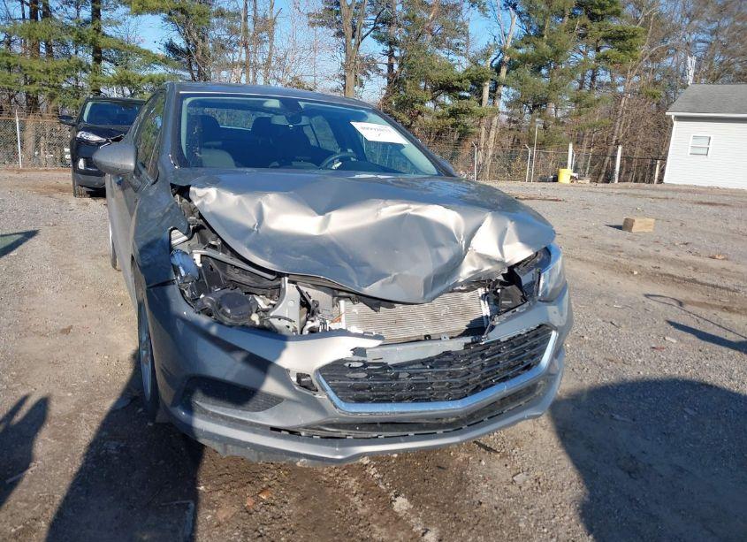 Photo 6 of 2018 Chevrolet Cruze LT AUTO (VIN 1G1BE5SMXJ7217998)