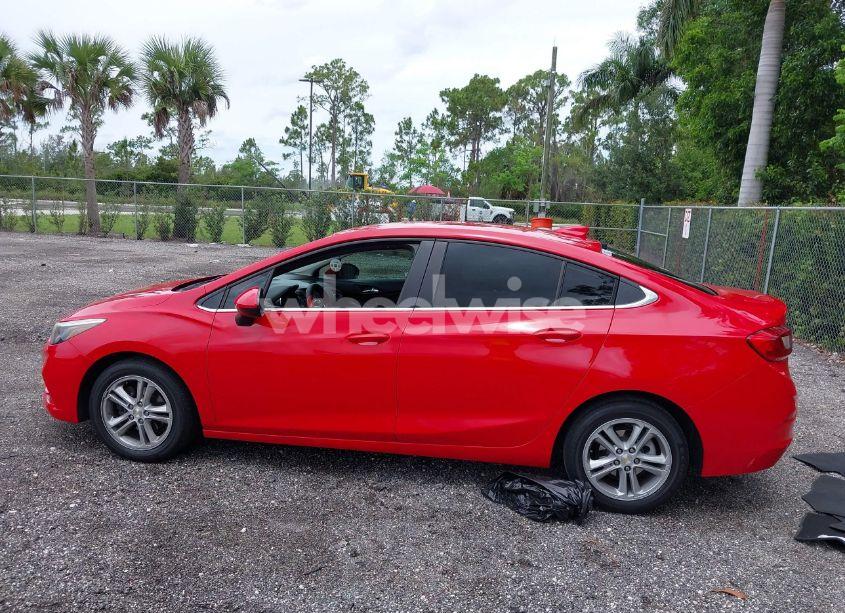 Photo 14 of 2018 Chevrolet Cruze LT AUTO (VIN 1G1BE5SMXJ7219721)