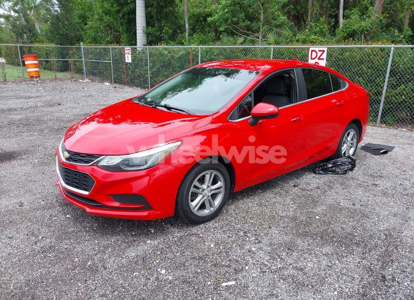 Photo 2 of 2018 Chevrolet Cruze LT AUTO (VIN 1G1BE5SMXJ7219721)