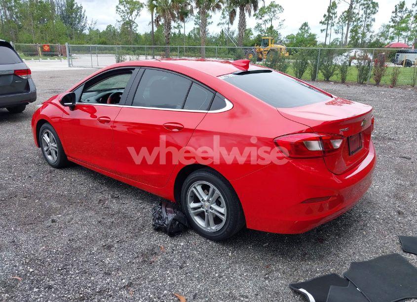 Photo 3 of 2018 Chevrolet Cruze LT AUTO (VIN 1G1BE5SMXJ7219721)