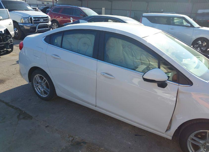 Photo 13 of 2018 Chevrolet Cruze LT AUTO (VIN 1G1BE5SMXJ7223574)