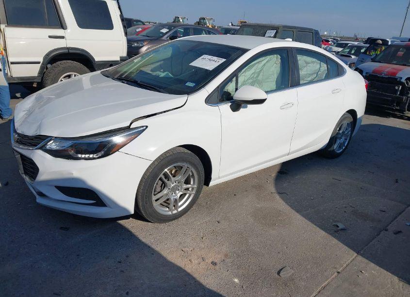 Photo 2 of 2018 Chevrolet Cruze LT AUTO (VIN 1G1BE5SMXJ7223574)