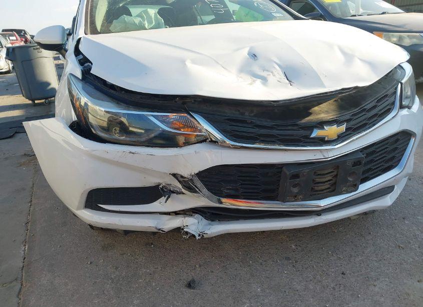 Photo 6 of 2018 Chevrolet Cruze LT AUTO (VIN 1G1BE5SMXJ7223574)