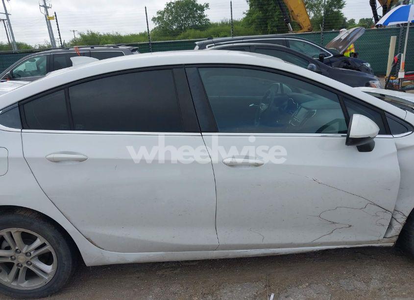 Photo 13 of 2018 Chevrolet Cruze LT AUTO (VIN 1G1BE5SMXJ7237863)