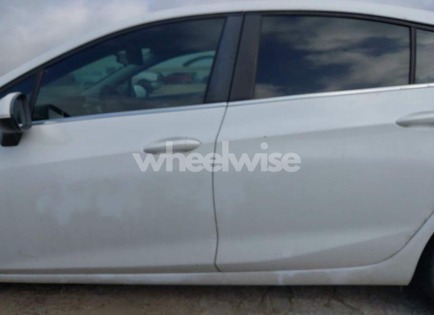 Photo 14 of 2018 Chevrolet Cruze LT AUTO (VIN 1G1BE5SMXJ7237863)