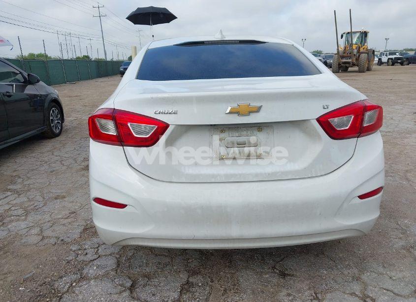 Photo 16 of 2018 Chevrolet Cruze LT AUTO (VIN 1G1BE5SMXJ7237863)