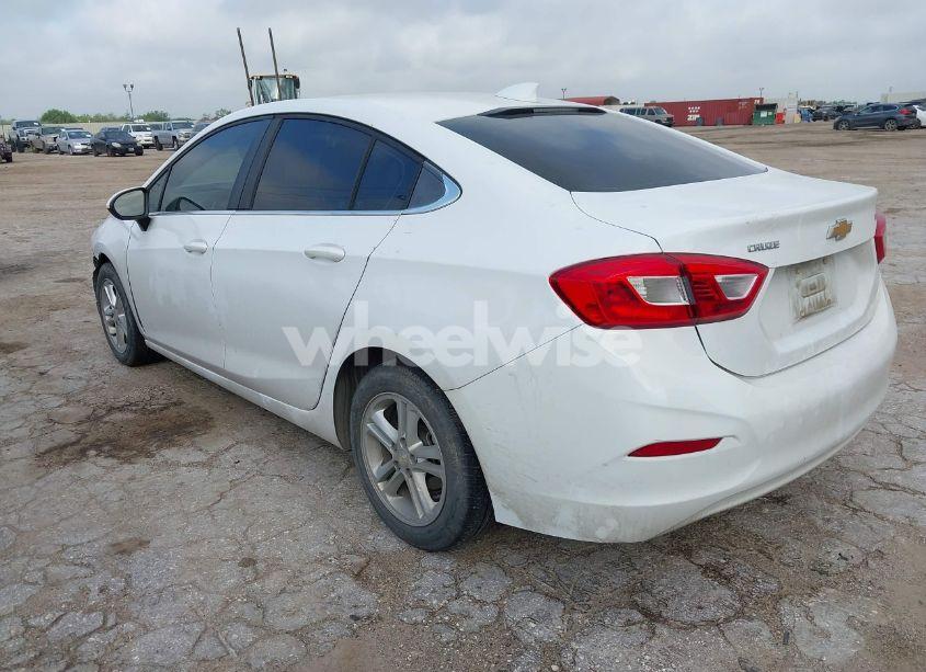 Photo 3 of 2018 Chevrolet Cruze LT AUTO (VIN 1G1BE5SMXJ7237863)