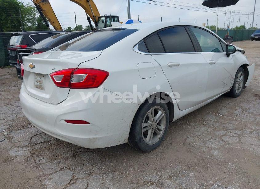 Photo 4 of 2018 Chevrolet Cruze LT AUTO (VIN 1G1BE5SMXJ7237863)