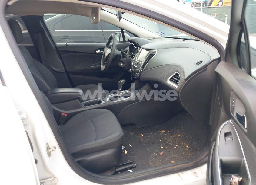 Photo 5 of 2018 Chevrolet Cruze LT AUTO (VIN 1G1BE5SMXJ7237863)