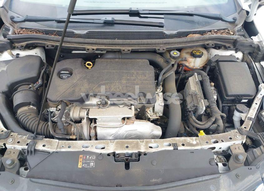 Photo 10 of 2018 Chevrolet Cruze LT AUTO (VIN 1G1BE5SMXJ7240276)