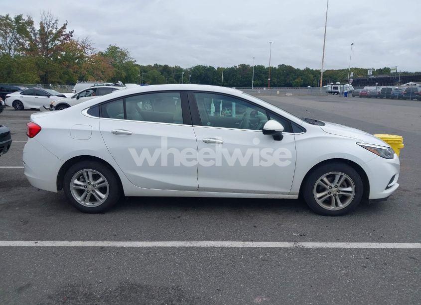 Photo 13 of 2018 Chevrolet Cruze LT AUTO (VIN 1G1BE5SMXJ7240276)