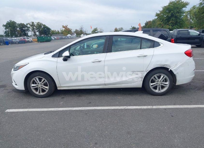 Photo 14 of 2018 Chevrolet Cruze LT AUTO (VIN 1G1BE5SMXJ7240276)