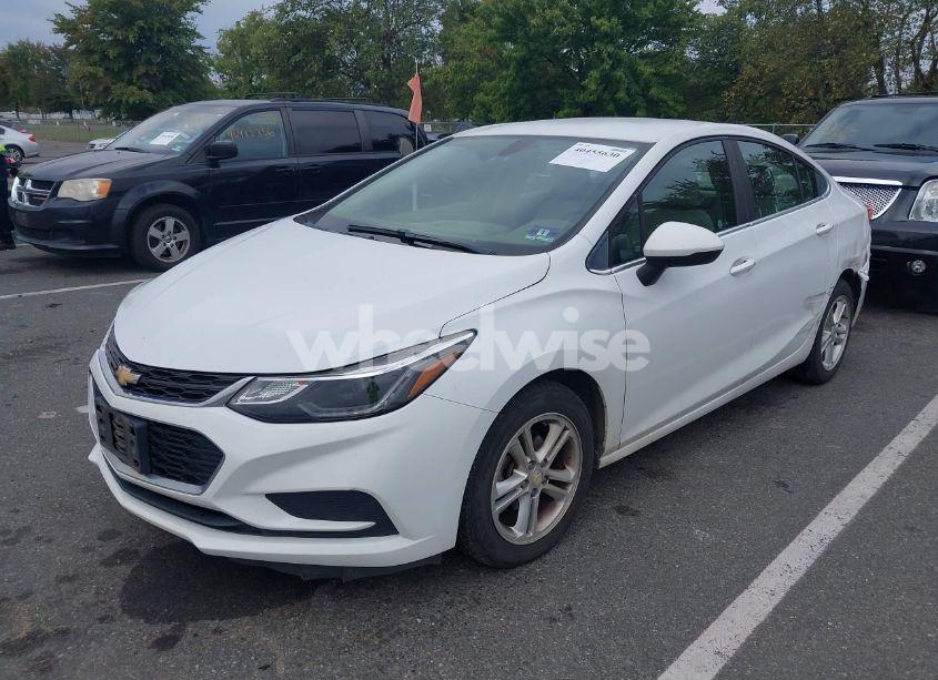 Photo 2 of 2018 Chevrolet Cruze LT AUTO (VIN 1G1BE5SMXJ7240276)