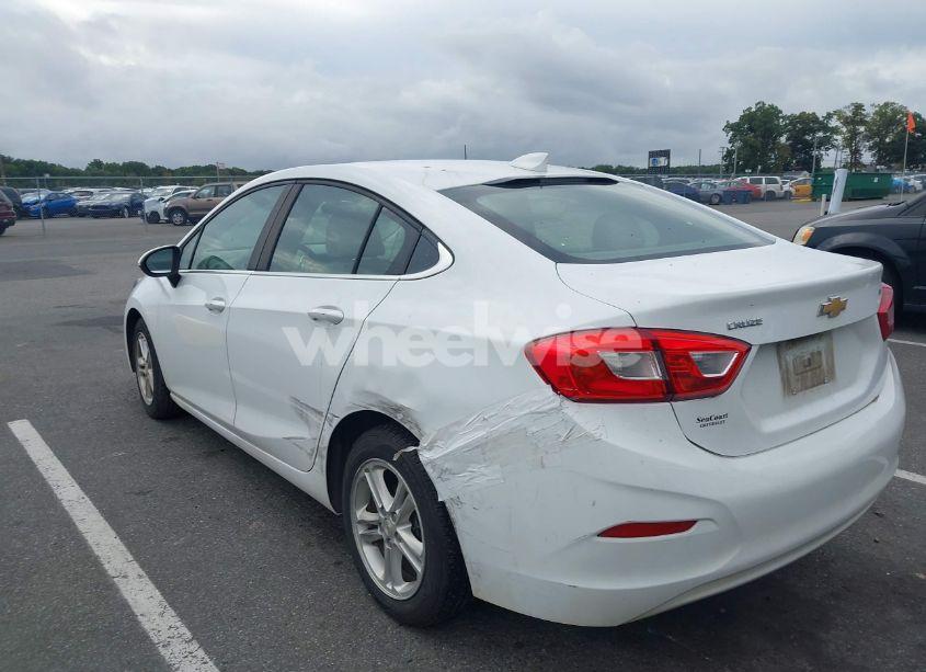 Photo 3 of 2018 Chevrolet Cruze LT AUTO (VIN 1G1BE5SMXJ7240276)