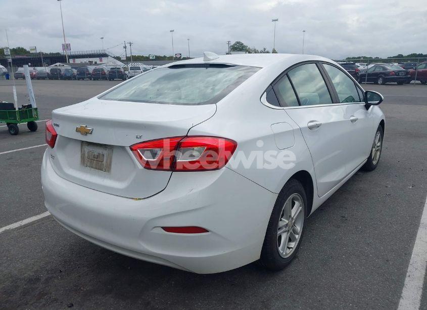 Photo 4 of 2018 Chevrolet Cruze LT AUTO (VIN 1G1BE5SMXJ7240276)