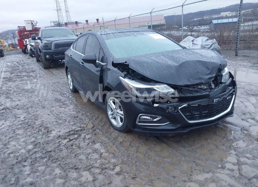 2018 Chevrolet Cruze LT AUTO (VIN 1G1BE5SMXJ7247180) main photo