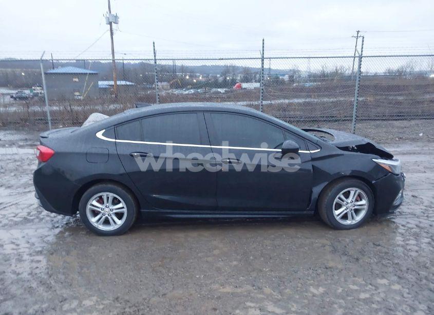 Photo 13 of 2018 Chevrolet Cruze LT AUTO (VIN 1G1BE5SMXJ7247180)