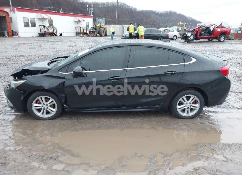 Photo 14 of 2018 Chevrolet Cruze LT AUTO (VIN 1G1BE5SMXJ7247180)