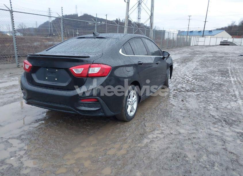 Photo 4 of 2018 Chevrolet Cruze LT AUTO (VIN 1G1BE5SMXJ7247180)