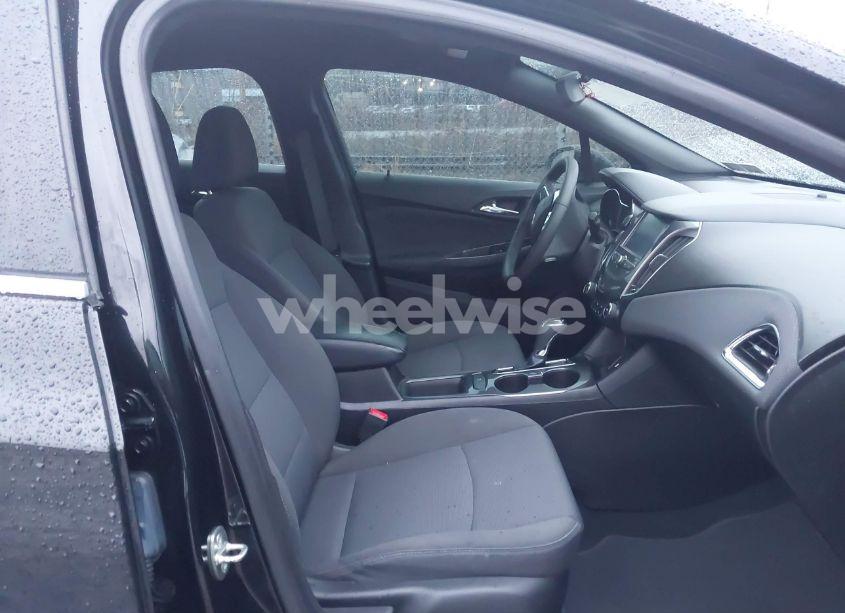 Photo 5 of 2018 Chevrolet Cruze LT AUTO (VIN 1G1BE5SMXJ7247180)