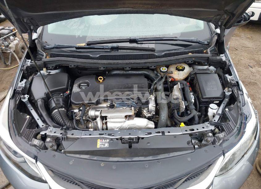 Photo 10 of 2019 Chevrolet Cruze LT (VIN 1G1BE5SMXK7100519)