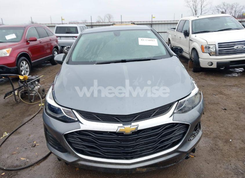Photo 12 of 2019 Chevrolet Cruze LT (VIN 1G1BE5SMXK7100519)
