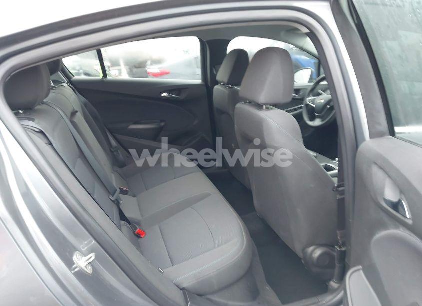 Photo 8 of 2019 Chevrolet Cruze LT (VIN 1G1BE5SMXK7100519)