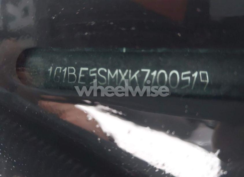 Photo 9 of 2019 Chevrolet Cruze LT (VIN 1G1BE5SMXK7100519)