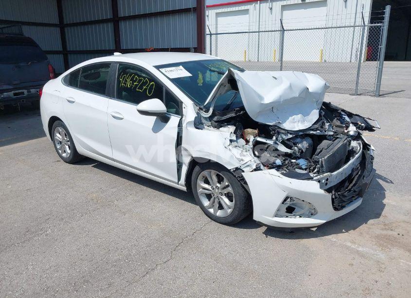 2019 Chevrolet Cruze LT (VIN 1G1BE5SMXK7107406) main photo