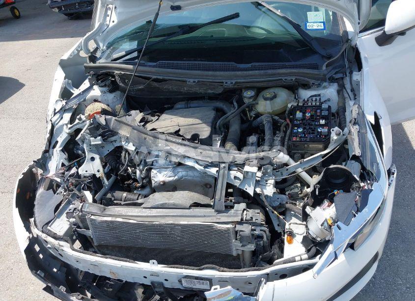 Photo 10 of 2019 Chevrolet Cruze LT (VIN 1G1BE5SMXK7107406)