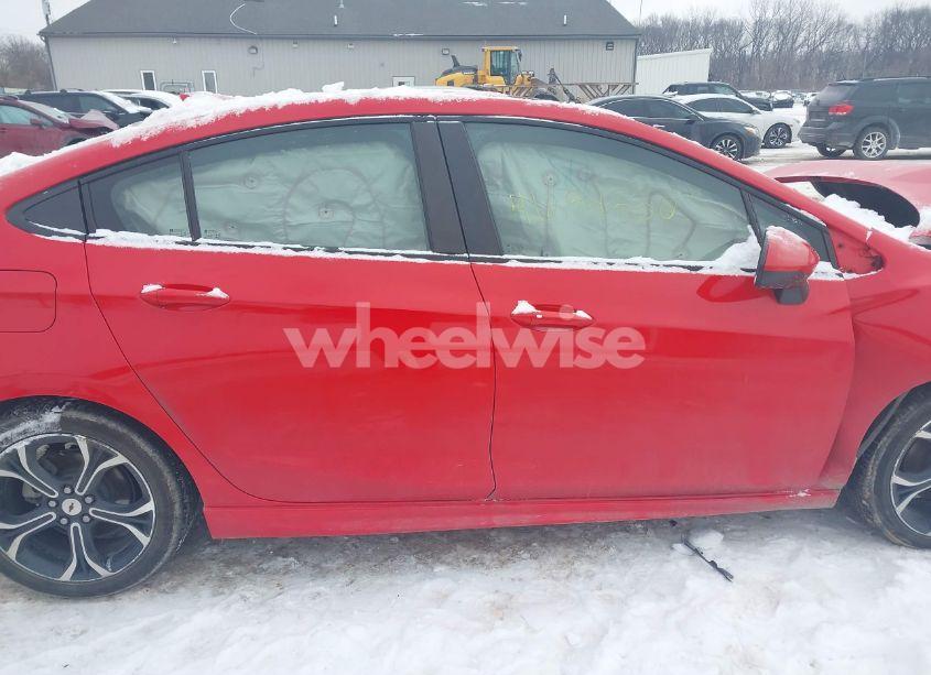 Photo 13 of 2019 Chevrolet Cruze LT (VIN 1G1BE5SMXK7108278)