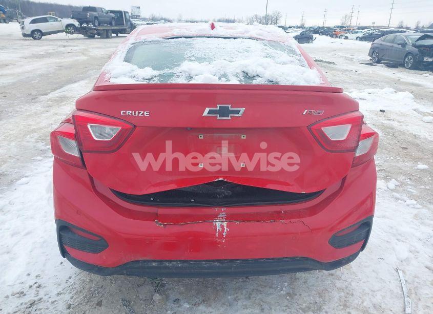 Photo 16 of 2019 Chevrolet Cruze LT (VIN 1G1BE5SMXK7108278)