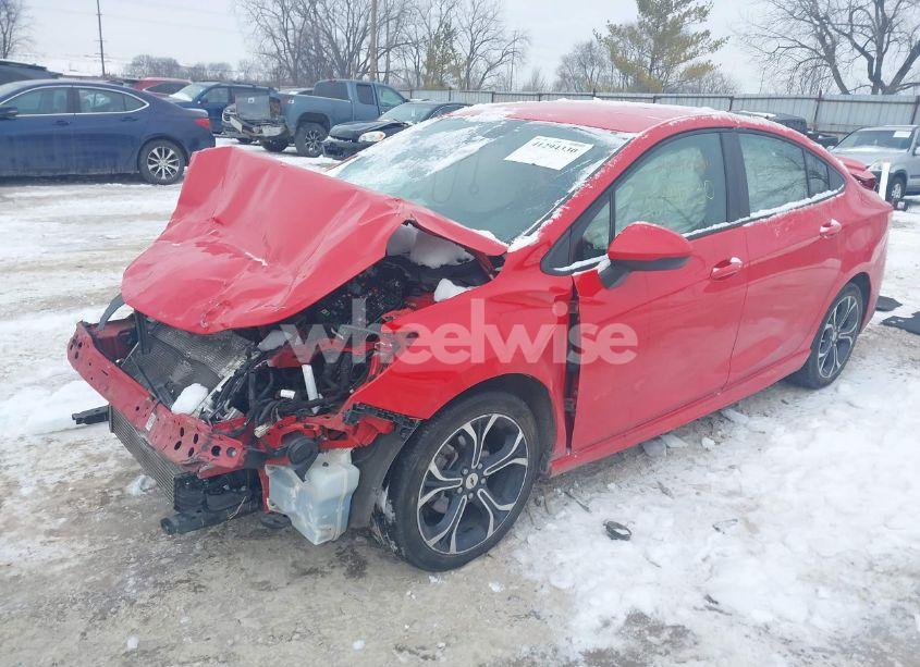 Photo 2 of 2019 Chevrolet Cruze LT (VIN 1G1BE5SMXK7108278)