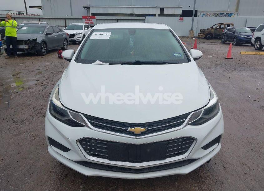Photo 12 of 2019 Chevrolet Cruze LT (VIN 1G1BE5SMXK7146271)