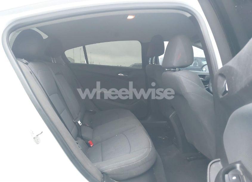 Photo 8 of 2019 Chevrolet Cruze LT (VIN 1G1BE5SMXK7146271)