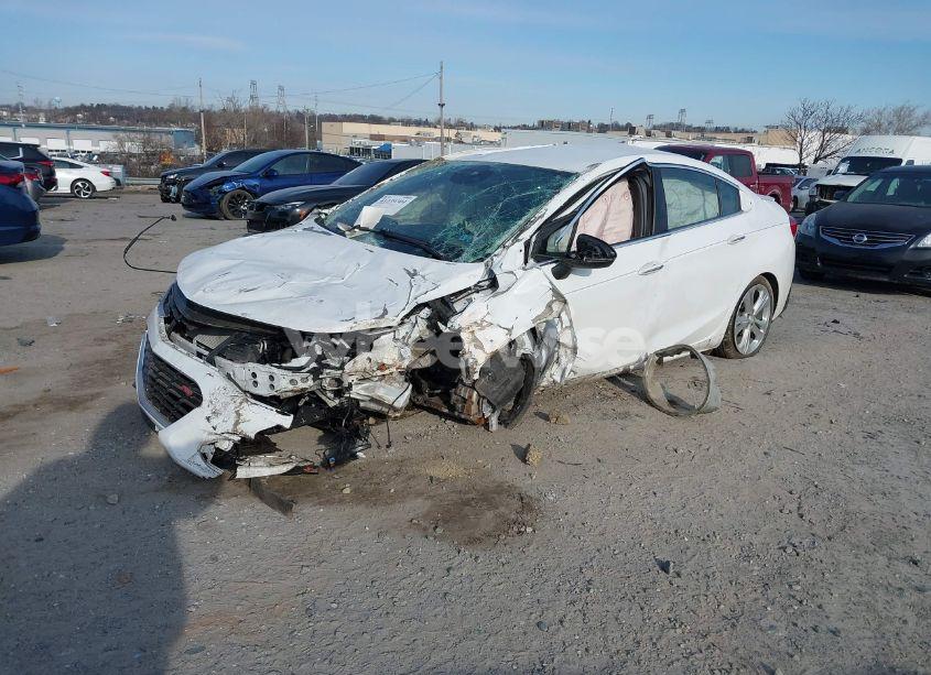 Photo 2 of 2018 Chevrolet Cruze PREMIER AUTO (VIN 1G1BF5SM1J7129273)