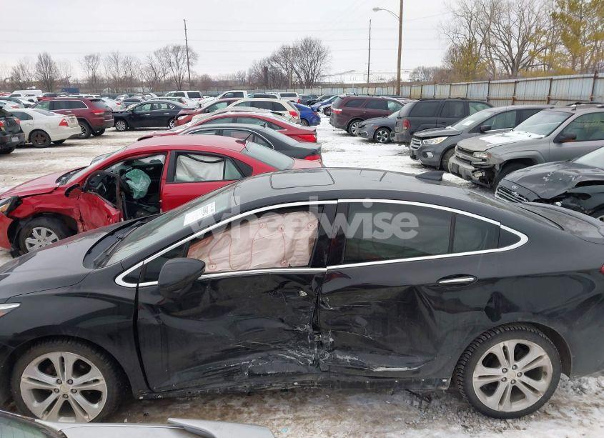 Photo 2 of 2018 Chevrolet Cruze PREMIER AUTO (VIN 1G1BF5SM8J7143686)