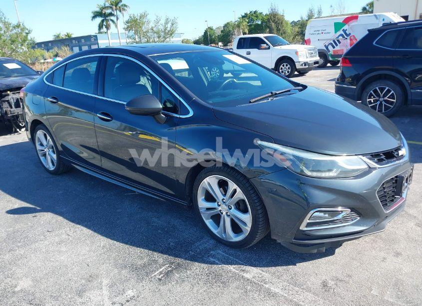 2018 Chevrolet Cruze PREMIER AUTO (VIN 1G1BF5SM8J7148841) main photo