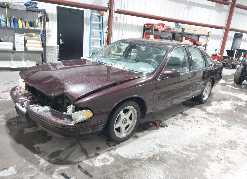 Photo 2 of 1996 Chevrolet Caprice / IMPALA CLASSIC SS (VIN 1G1BL52P2TR165015)